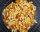 A picture of step 2 of Chakli Chaat.