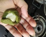 A picture of step 4 of Spinach cheese Balls.