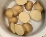 A picture of step 1 of Aloo tikki.