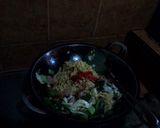 Foto langkah ke 5 dari resep Mie goreng ala2 mama ff.
