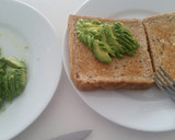 Foto del paso 2 de la receta: Desayuno saludable con tostadas de aguacate