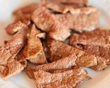 Hình bước làm 3 của món Rau Diếp Cuốn Phi Lê Bò Áp Chảo & Kim Chi Chấm Sốt Ssamjang Hàn Quốc