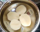 A picture of step 1 of Punjabi lobia aloo masala.