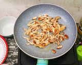 Foto langkah ke 2 dari resep Mie Shirataki Bumbu Kuah Goreng.