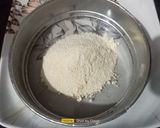 A picture of step 4 of Homemade Quinoa Flour.
