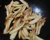 A picture of step 4 of Potato roast with walnut masala.