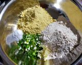 A picture of step 1 of Garlic Flavoured Makki Roti.