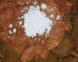 Foto del paso 13 de la receta: Pollo "entalcado" con papas rústicas