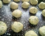 Foto del paso 2 de la receta: Pancitos de zapallitos, queso y polenta!!