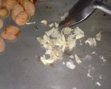 รูปขั้นตอนการทำที่ 2 ของ ข้าวผัดกุนเชียงปลาใส่ไข่