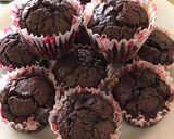 Foto langkah ke 6 dari resep Chocolate Cupcakes.