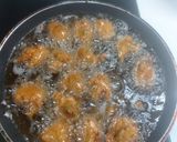 A picture of step 2 of Maharashtrain snacks Onion potato spinach pakora.