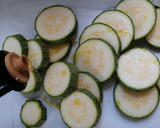 Foto del paso 1 de la receta: Ensalada de calabacitas asadas