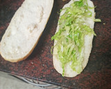 Foto del paso 4 de la receta: Bocadillo de tortilla vaga de papas de paquete y jamón serrano con lechuga, tomate y aguacate