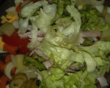 Foto del paso 2 de la receta: Ensalada fresca, rica y saludable 🍅🍅🥕🥕🍋👌🙋‍♀️😃😘