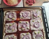 2024. Mini pizza reggelire tízóraira 😋 recept fázis 1 fotója
