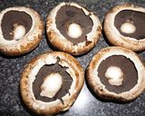 Foto del paso 3 de la receta: Callampas portobello rellenas con puré de papa rústico al ajillo