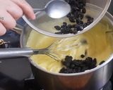Foto langkah ke 5 dari resep Klapertart unbake dengan kelapa kw.