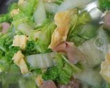 Foto langkah ke 3 dari resep Sayur Bening Sawi Putih Bakso.