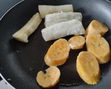 Foto del paso 2 de la receta: Almuerzo🍱casero🍛tajadas de plátano maduro🍟y yucas doradas...🍛🍱🫛