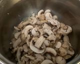 Foto langkah ke 2 dari resep Creamy Mushroom Soup.