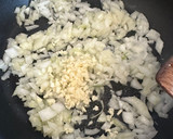 Foto del paso 1 de la receta: Arroz rápido de gambas y almejas