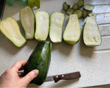 Foto del paso 1 de la receta: Zapallitos rellenos simples (vegetarianos)