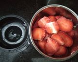 स्ट्रॉबेरी एगलेस केक (Strawberry eggless cake recipe in hindi) रेसिपी चरण 1 फोटो