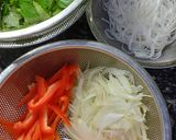 Hình bước làm 1 của món Bánh đa xào nước trộn rau thơm