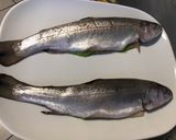 Une image de l'étape 3 de Truites saumonées grillées farcies au pesto herbes et ail.