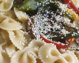 Foto del paso 3 de la receta: Pasta vegana con salteado de morrón, champiñones y zanahoria