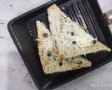 A picture of step 3 of Chesse chocolate sandwitch.