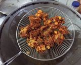 મકાઈ અને ડુંગળીના પકોડા ( Corn & Onion Pakoda Recipe in Gujarati રેસીપી સ્ટેપ6ફોટો