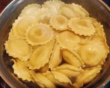 Foto del paso 4 de la receta: Pasta fresca con coles de bruselas al ajillo