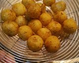 Foto langkah ke 4 dari resep Potato Cheese Balls.