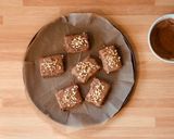 Foto del passaggio 4 della ricetta Brownies ai Datteri senza Cottura