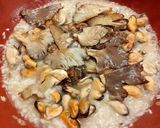 Foto del paso 5 de la receta: Gírgolas con mejillones y arroz