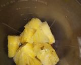 Foto del paso 1 de la receta: Agua de piña con apio