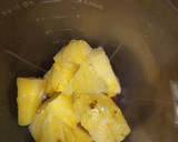 Foto del paso 1 de la receta: Agua de piña con apio