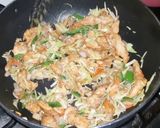 A picture of step 6 of Chicken chow mein.