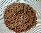 Foto del paso 1 de la receta: Noodles con caballa y tomate asado