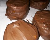 Foto del paso 7 de la receta: Alfajores (cobertura de chocolate)