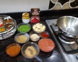 A picture of step 1 of Muttor butter panner masala.