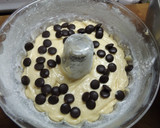 Foto del paso 2 de la receta: Bizcocho bicolor con nougat de rosas y botones de rosas