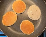 Foto del passaggio 1 della ricetta Pancakes con yogurt e fragole 🥞😋🍓