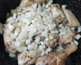Foto del paso 2 de la receta: Pollo con setas y nata