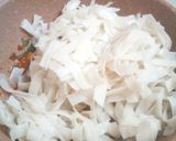 Foto langkah ke 5 dari resep Kwetiau Goreng Bumbu Racik Sop.