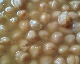 Foto del paso 1 de la receta: Cocido de col, garbanzos y morcilla