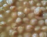 Foto del paso 1 de la receta: Cocido de col, garbanzos y morcilla