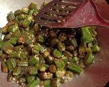 A picture of step 3 of Jhatpat Bhindi aloo lady finger dry.